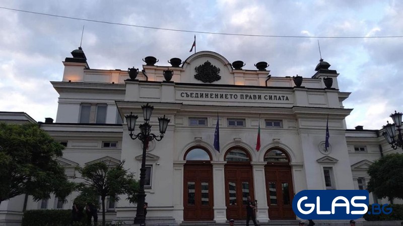 ГЕРБ и ВМРО бойкотираха НС. А днес депутатите извънредно щяха да работят