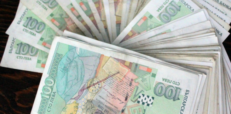 Нагъл апаш задигна близо 10 бона от бензиностанция. Търсят го