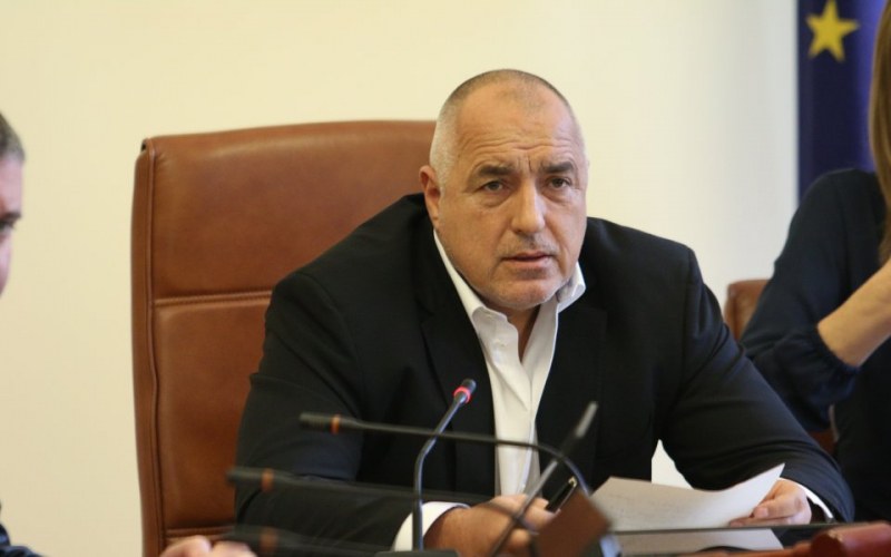 България бележи 32.8% спад в заболелите от COVID-19