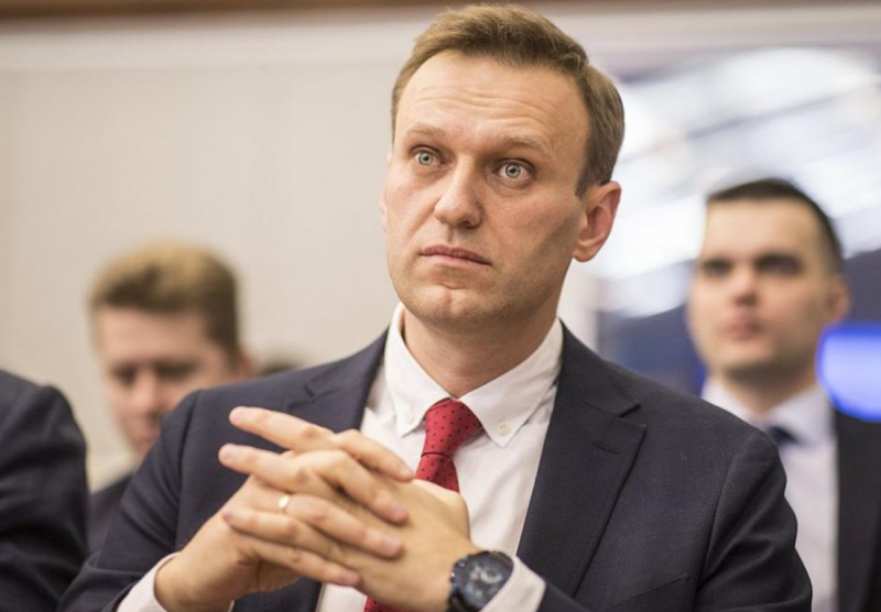 Опозиционерът Алексей Навални е в болница! Отровен?