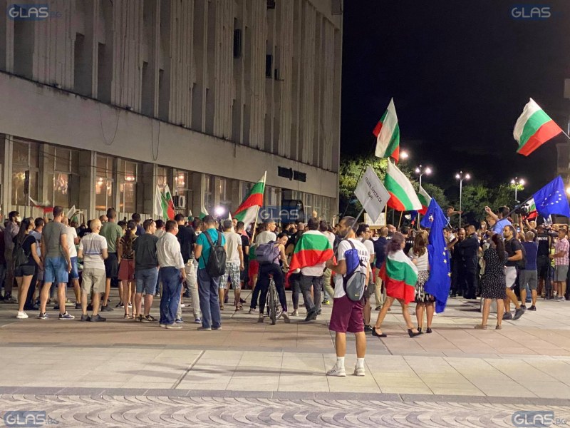 Пловдивската полиция провери 30 протестиращи, 10 – с крими досие!