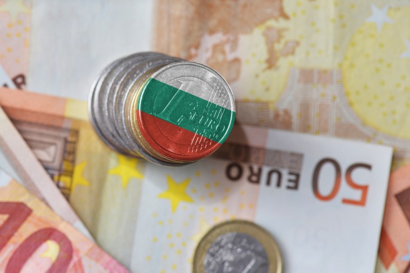 Защо тогава еврото е толкова изгодно за България?