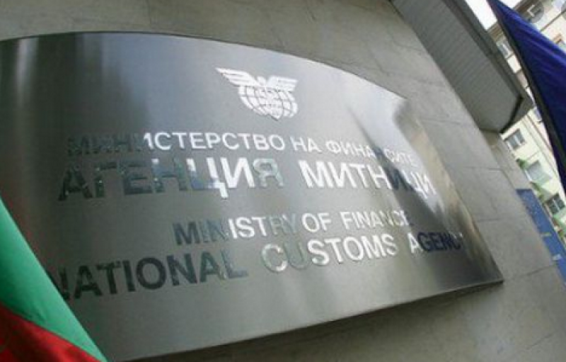 Удар срещу контрабандата! Унищожиха огромно количество стока