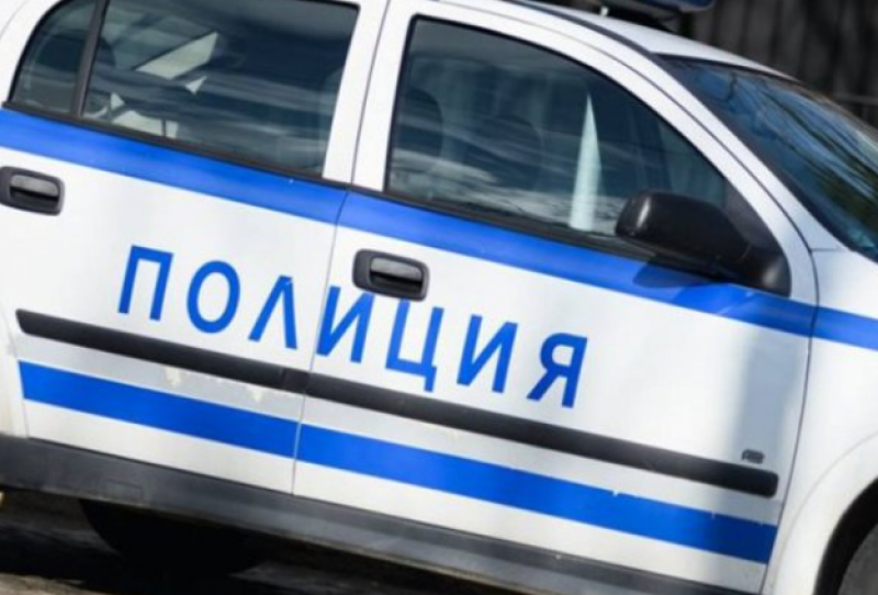 Двама тийна откраднаха кола по морето ни, хванаха ги!
