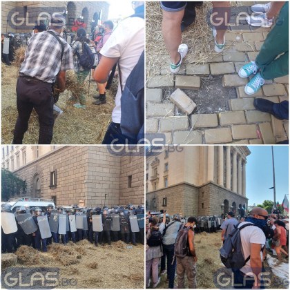 Протестиращи се опитаха да запалят слама, хвърлена по полицаи! Пожарна е на мястото* ВИДЕО+СНИМКИ
