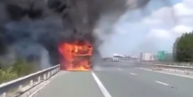 Турски ТИР с въглища се запали!