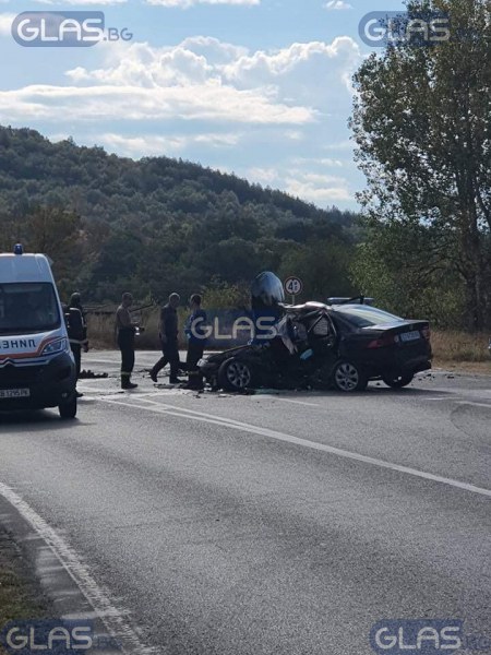 Челен удар край Карлово, двама загинаха! СНИМКИ