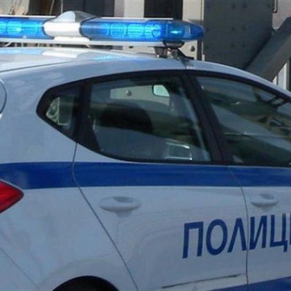 Агресор заплаши мъж и жена пред магазин в Пловдив