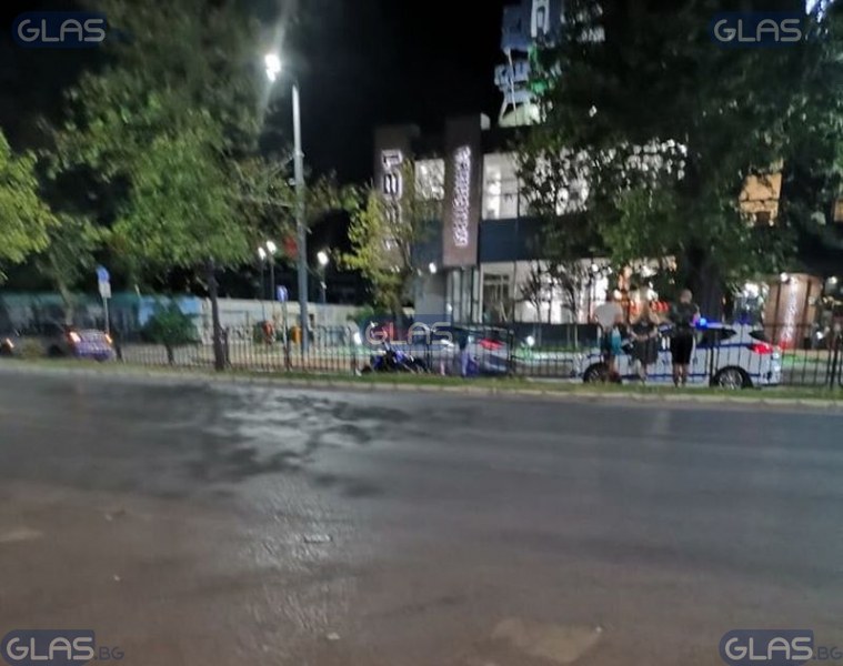 Кола блъсна моторист в Пловдив! На мястото има полиция СНИМКИ