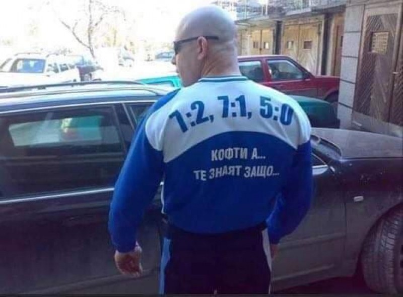 Ултрас гърми сватбарски от кола насред София! Озова се в районното СНИМКИ