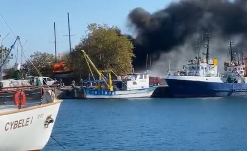 Яхта се запали в Несебър!   ВИДЕО