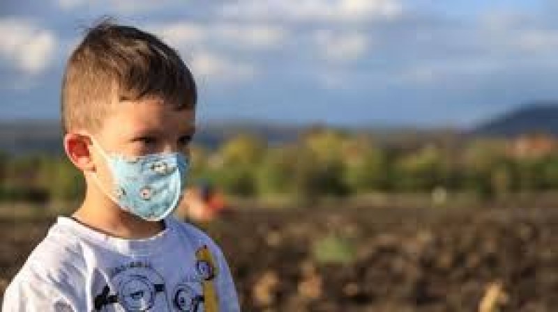 Къде им е усмивката? Родители не искат маски и изолация на деца при COVID-19