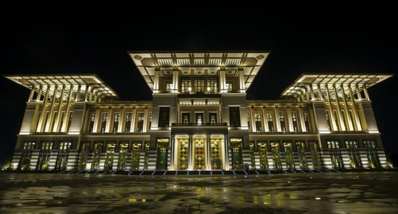 Кризата в Турция продължава, а Ердоган строи дворци за милиони СНИМКИ