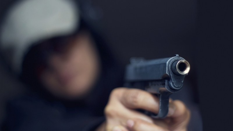 Стрелба до бензиностанция! 32-годишен е с огнестрелна рана в корема
