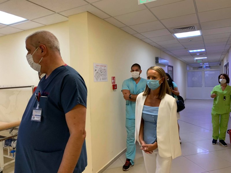 Жена на 63 г. почина в Пловдив от коронавирус! Разкриват отделения в още две болници за К-19