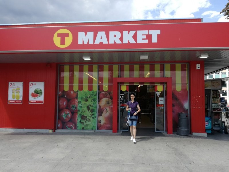 150 деца, лишени от родителска грижа, получават хранителни продукти и учебни пособия