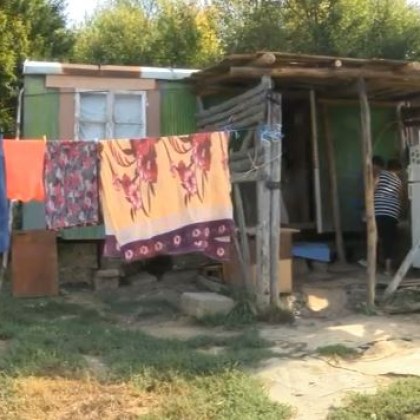 Диана 17 години живее със синовете си във фургон! Защо?