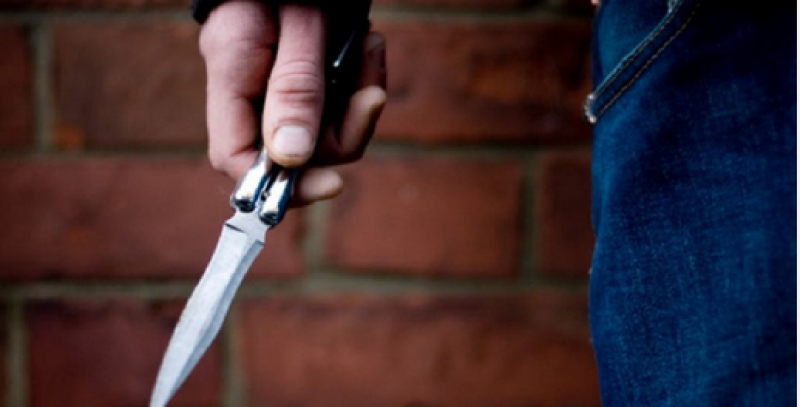 Четирима тийнейджъри обградиха жена в Пазарджик, заплашиха я с нож
