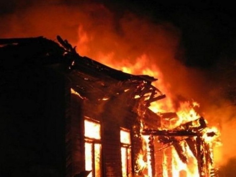 Огнена стихия погуби мъж в дома му!