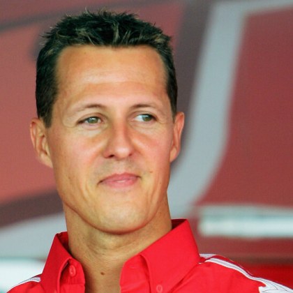 Шумахер комуникира с очите си, само трима могат да го посещават