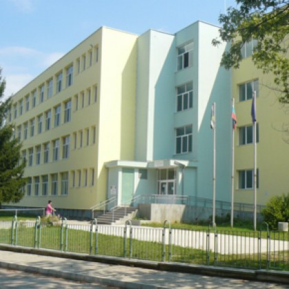 Коронавирусът повали 16 учители в Габрово! Какво става с учениците?