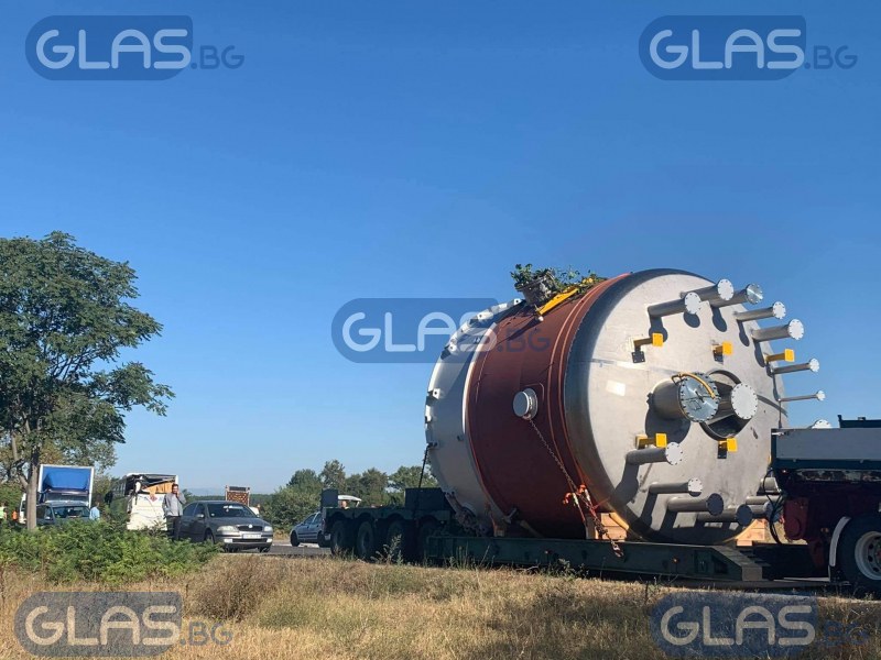 ИЗВЪНРЕДНО: Цистерна се удари в автобус край Пловдив!