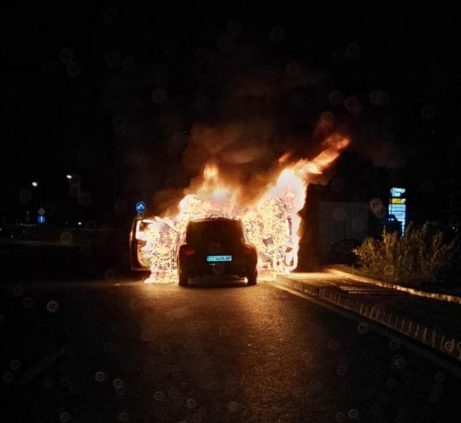 Огнен ад на столичното Околовръстно. Кола избухна в пламъци!