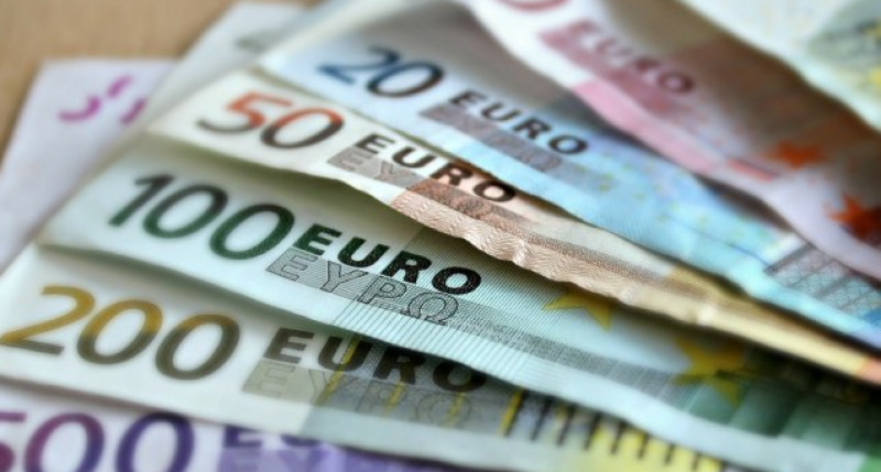 Ето тук минималната заплата вече е 3700 евро