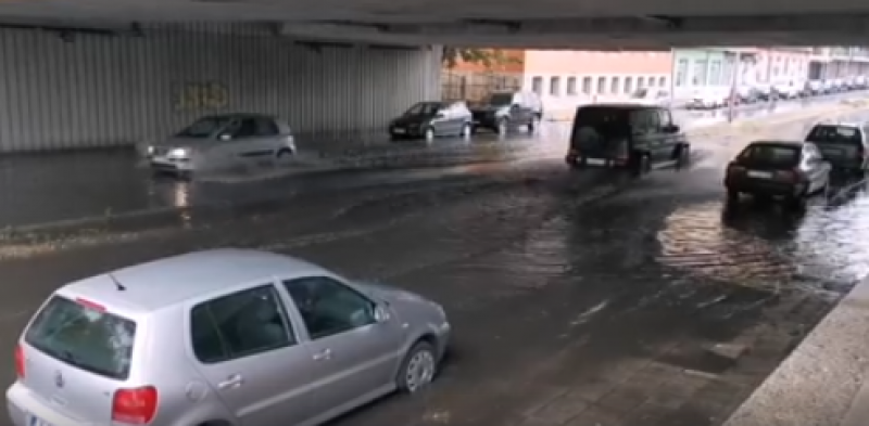 Част от булевард в Пловдив се превърна в езеро