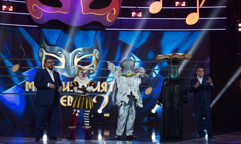 Четвърта маска падна в "Маскираният певец"! Азис я разкри