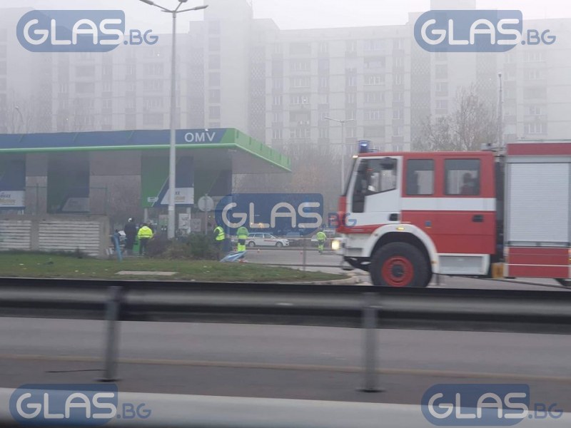 Автомобил зареди гориво и избухна в пламъци на бензиностанция в Пловдив