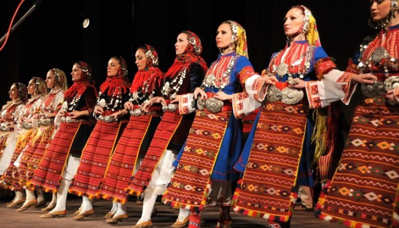 Вирусът се разтанцува! 23-ма са вече заразените от ансамбъл 