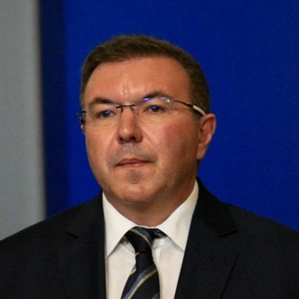 Министър Ангелов каза ще затварят ли училища в