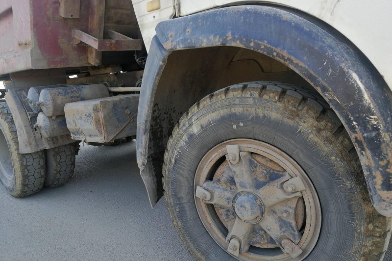 Солени глоби за камиони, цапащи с гуми пътищата. Санкциите започват от…