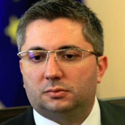 Трима министри контактни на заразения Нанков, премиерът е в самоизолация