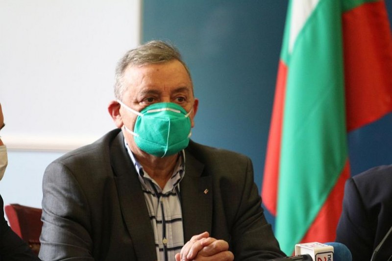 Култов съвет срещу К-19 на Кантарджиев: Претоплете пицата за вкъщи!