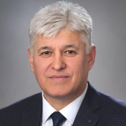 Най-близкият президентски сътрудник се зарази. Радев се самоизолира