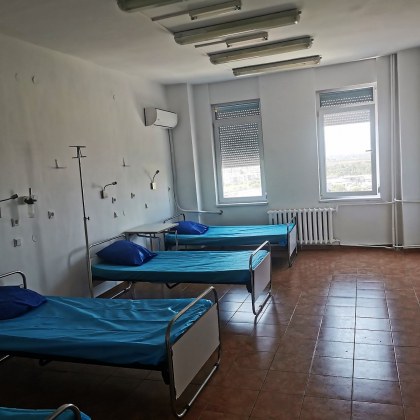 Жена моли да изпишат родителите ѝ от болницата: Поне да си умрат достойно!