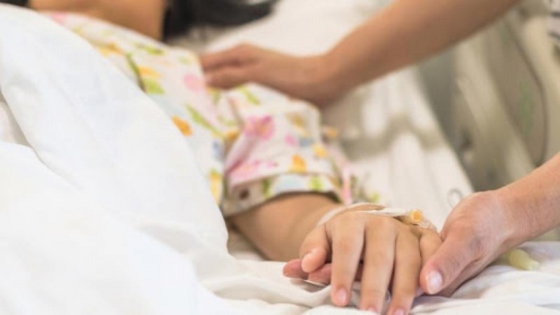 10-годишната Поли в битка с коронавируса. Изведоха я от кома, но…