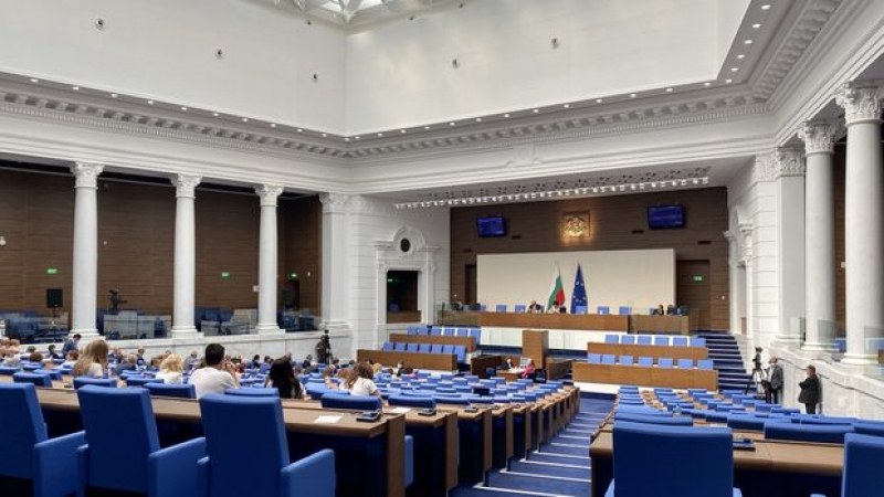 Празна зала – липсва кворум! Депутатите така и не започнаха работа