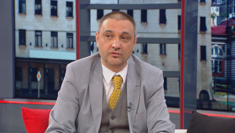 Доц. Чорбанов: Трябва повече хора да се заразят, а не да се затягат мерките