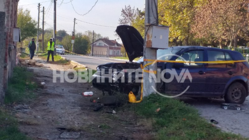 Пиян с бясна скорост се заби в стълб! На метри от детска градина...