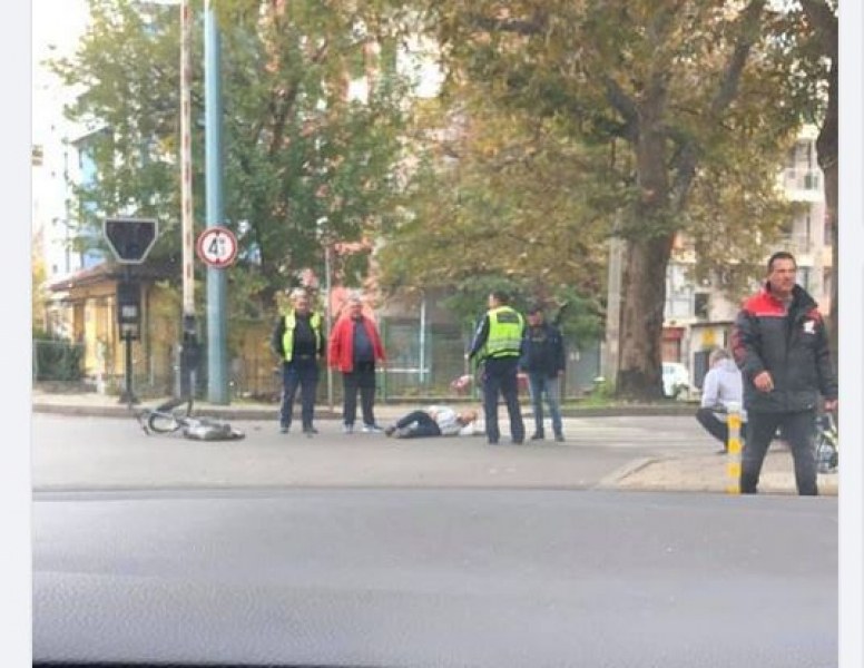 Сеат блъсна велосипедист в Пловдив, пострадалият е в болница  СНИМКА