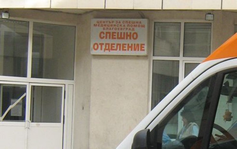Полицейски патрул пред Спешното в Благоевград! Заразата уби известна актриса