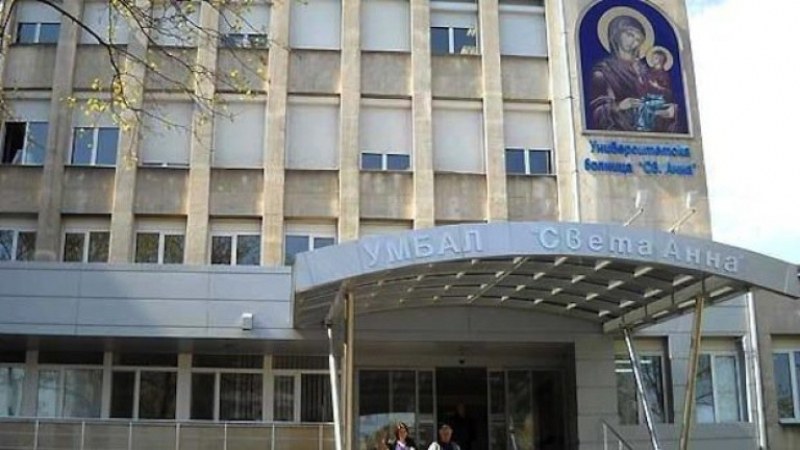 Дъщеря на починал от вирус носи обяд на лекарите в болницата всеки ден