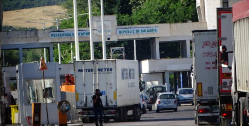 Само товарни автомобили  ще се пропускат през  