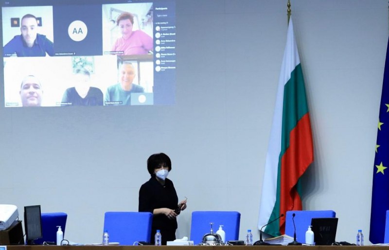 КС образува дело за: Г-н, и г-жа… на скайп ли са? Имаме кворум!