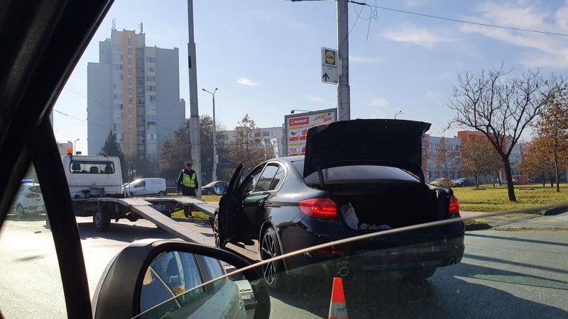 Поредните нагънати ламарини на кръговото до Метро в Пловдив СНИМКИ