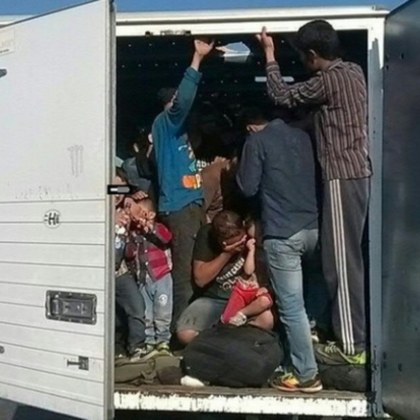 Румънски тираджия пипнат на "Кулата", в камиона му – 7 бежанци