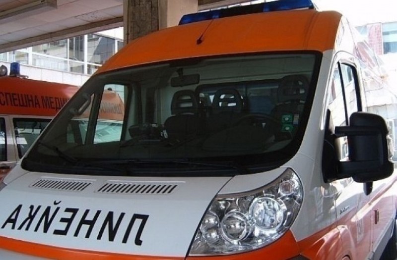 Докато другите само гледат, ученик повика линейка и спаси възрастен мъж